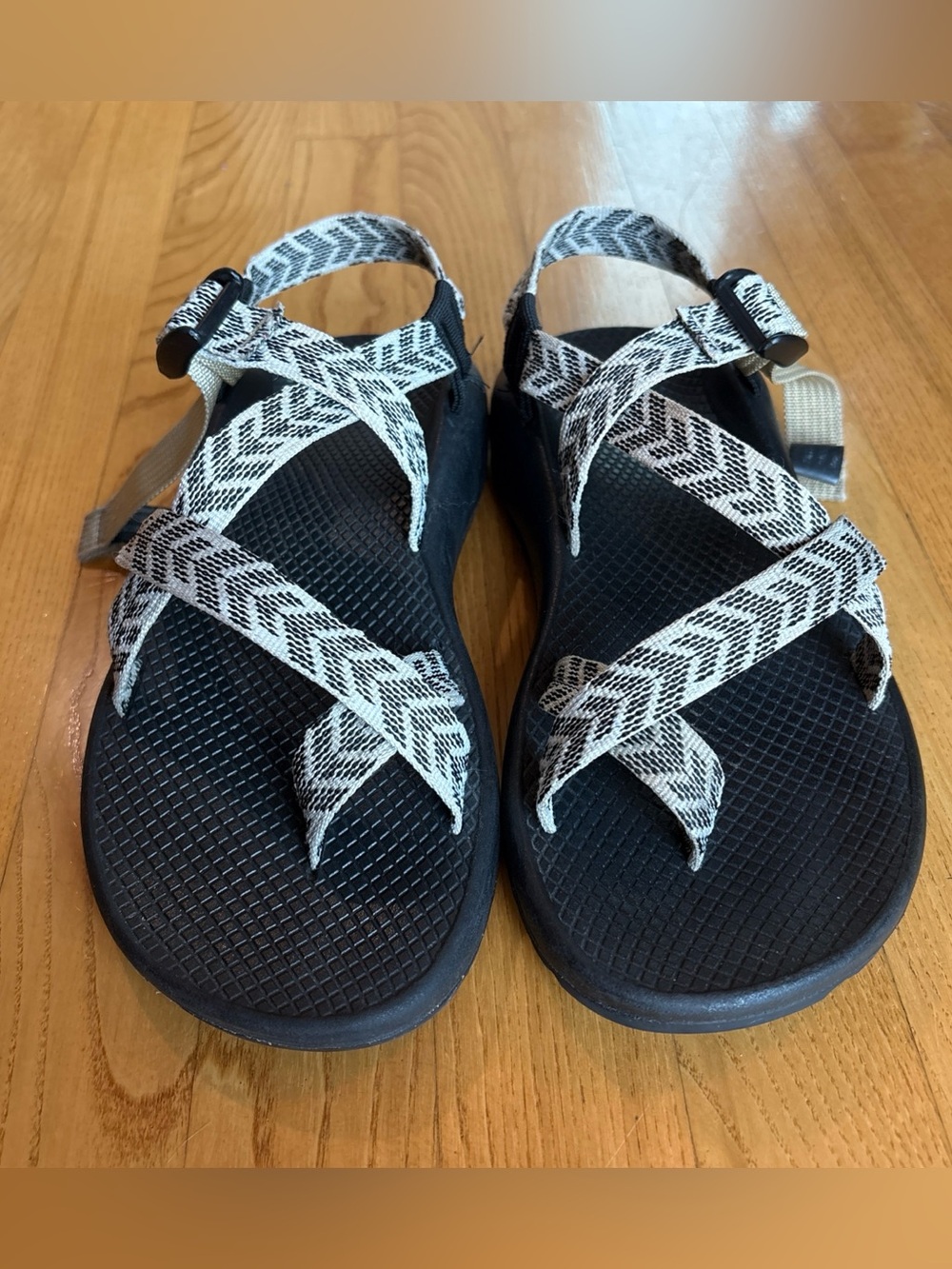 Chaco Womens Z2 Classic sandals Cream Black Off White Strappy Womens Size 9 wide